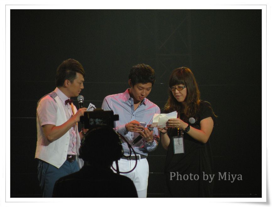 [PIC]صور من Yoochun Shanghai Fanmeeting 2012 9b844e49gw1dw9ehr9qvkj