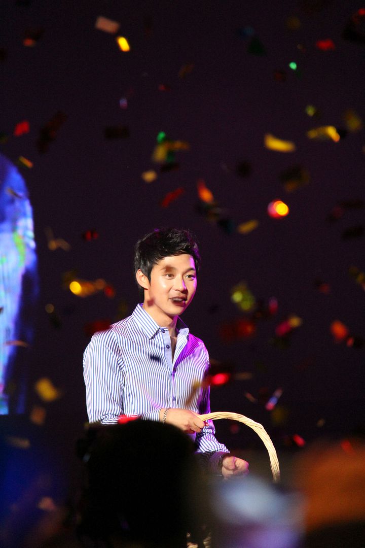 [PIC]صور من Yoochun Shanghai Fanmeeting 2012 R4cHq