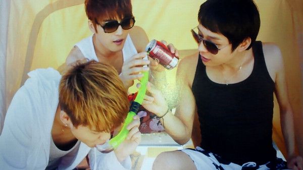 [صور] 120817 صور جديده لـ JYJ من MAHALO PHOTOBOOK   M7