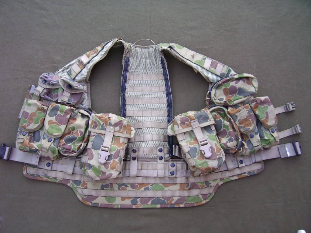 Current issue Australian Army DPCU modular webbing 100_3411