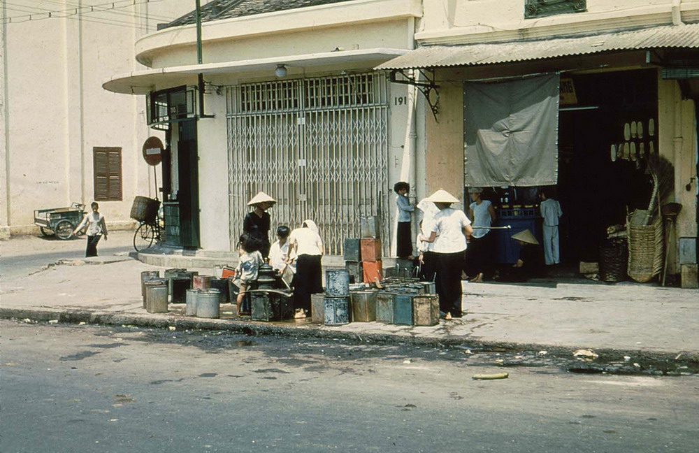 MỘT SỐ HÌNH ẢNH VỀ XỨ HUẾ THÂN YÊU CỦA TÔI - Page 5 Redsvn-Saigon-1956-12