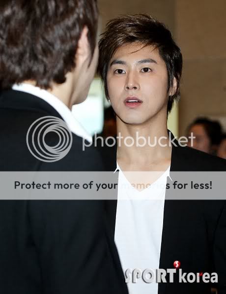 FOTOS "Yunho en un matrimonio" (27/05/2012) 201205271318383927