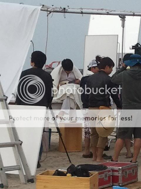 FOTOS "Yoochun grabando CF de Ottogi Noodle en Jeju" (18/05/2012) 2qasit5