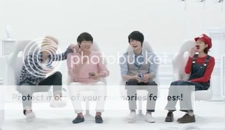 VIDEO "Mario Kart 7 de Nintendo" CF3 - JYJ & Kong Hyojin (29/05/2012) Cats