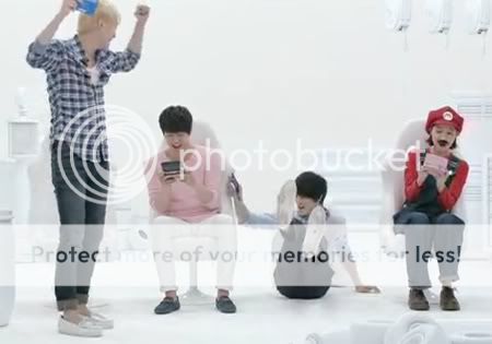 VIDEO "Mario Kart 7 de Nintendo" CF  - JYJ & Kong Hyojin  (18/05/2012) Htyhythhhhh