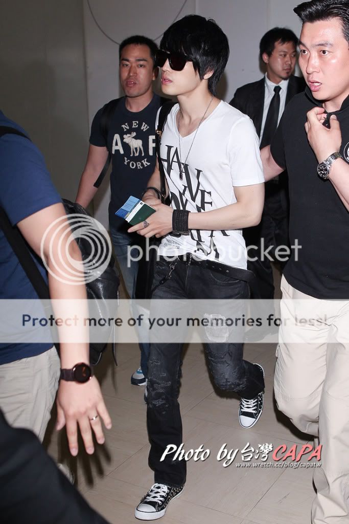 FOTOS "Aeropuerto Taoyuan" en Taiwan - Jaejoong (24/05/2012)  P