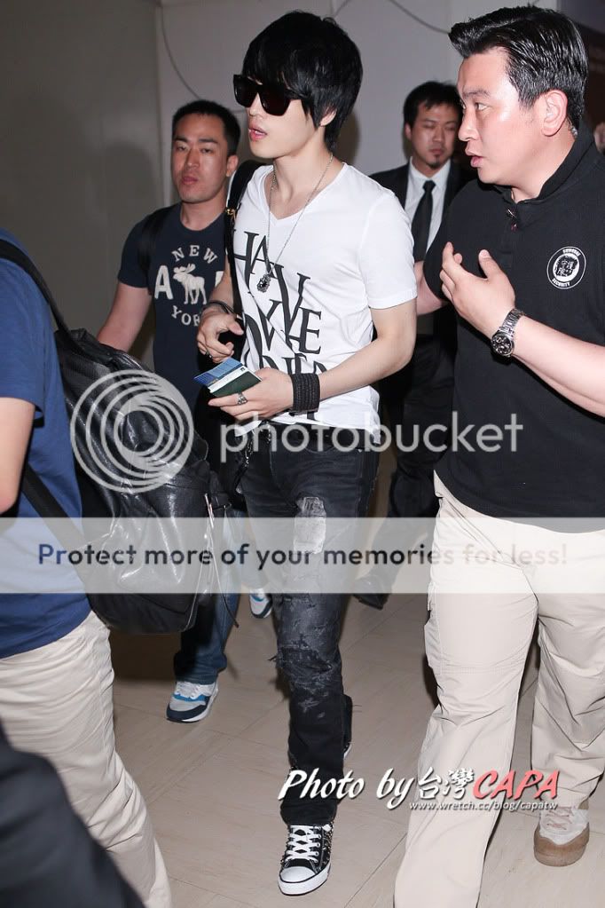 FOTOS "Aeropuerto Taoyuan" en Taiwan - Jaejoong (24/05/2012)  Q