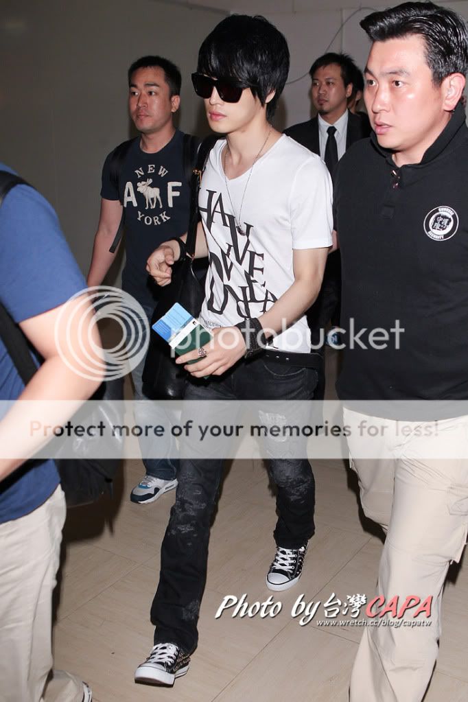 FOTOS "Aeropuerto Taoyuan" en Taiwan - Jaejoong (24/05/2012)  R