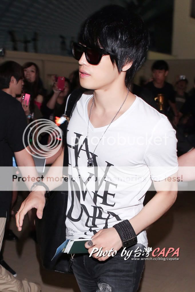 FOTOS "Aeropuerto Taoyuan" en Taiwan - Jaejoong (24/05/2012)  U