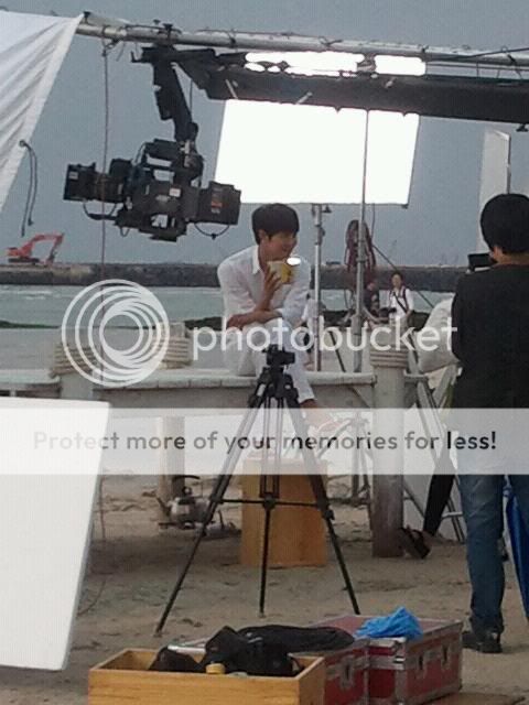 FOTOS "Yoochun grabando CF de Ottogi Noodle en Jeju" (18/05/2012) X2w1tx