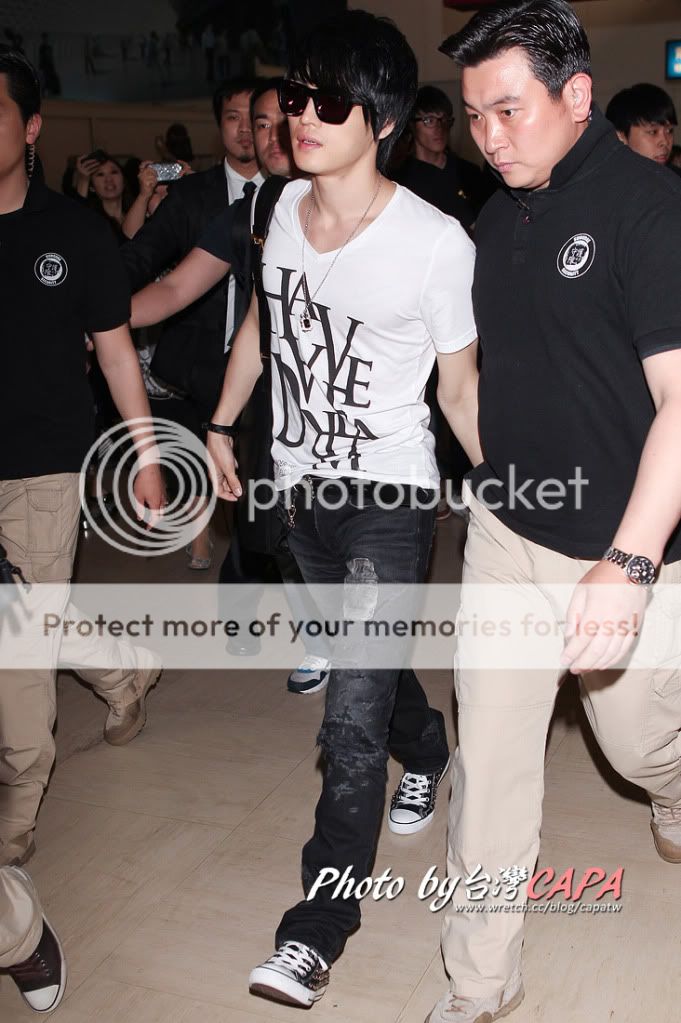 FOTOS "Aeropuerto Taoyuan" en Taiwan - Jaejoong (24/05/2012)  Y