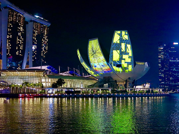  Tour Singapore tham gia Lễ hội Ánh Sáng “I Light Marina Bay 2017” Le-hoi-anh-sang-tai-vinh-Marina-Singapore-2_zpscfzn94vr