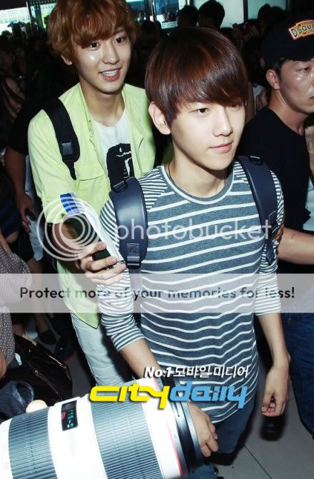 [OFFICIAL] [12.08.03] At Gimpo Airport Heading to Japan - News Pictures - EXO Dj9UY