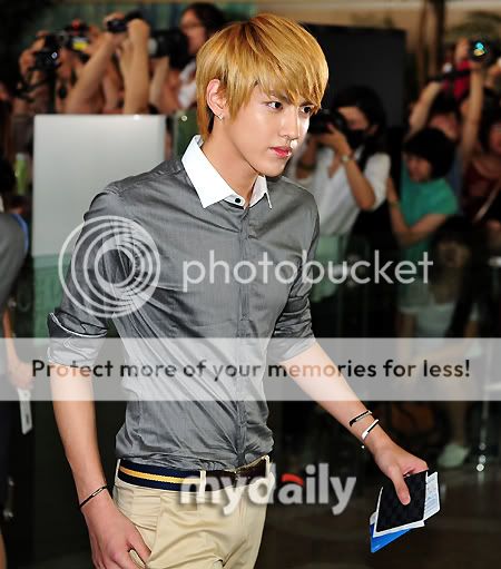 [OFFICIAL] [12.08.03] At Gimpo Airport Heading to Japan - News Pictures - EXO Wmddm