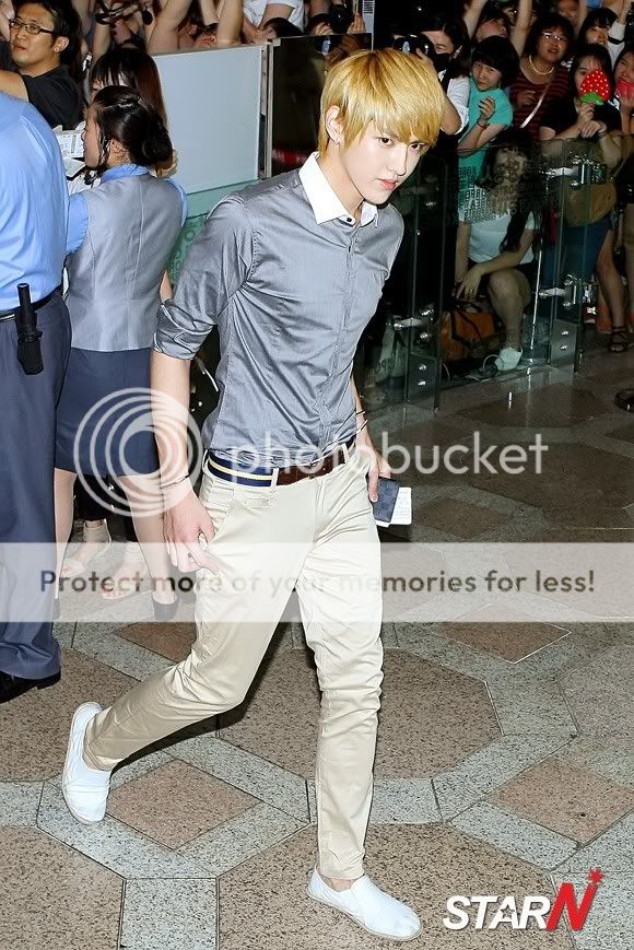 [OFFICIAL] [12.08.03] At Gimpo Airport Heading to Japan - News Pictures - EXO I0w8TQsiCKnJx