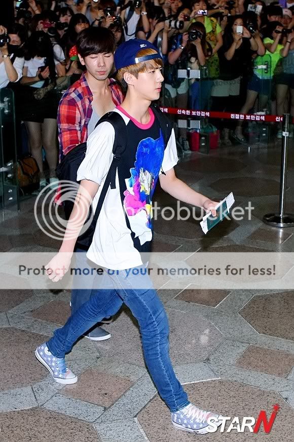 [OFFICIAL] [12.08.03] At Gimpo Airport Heading to Japan - News Pictures - EXO IIKbWE0VqPAOo