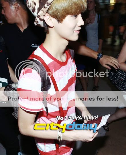 [OFFICIAL] [12.08.03] At Gimpo Airport Heading to Japan - News Pictures - EXO IPjfj