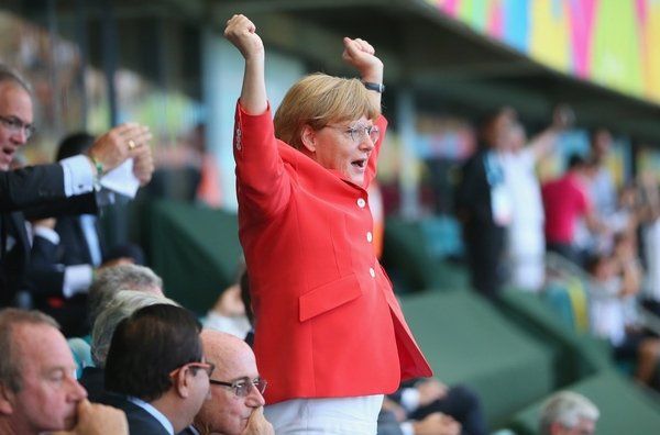 Mundial Brasil 2014 - Página 9 Angela-Merkel-celebra-el-cuart_54410017708_53389389549_600_396_zpsf9dd8d3d