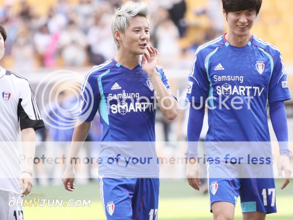 FOTOS "FC Men" - Junsu (27/06/2012) parte 2 606832571