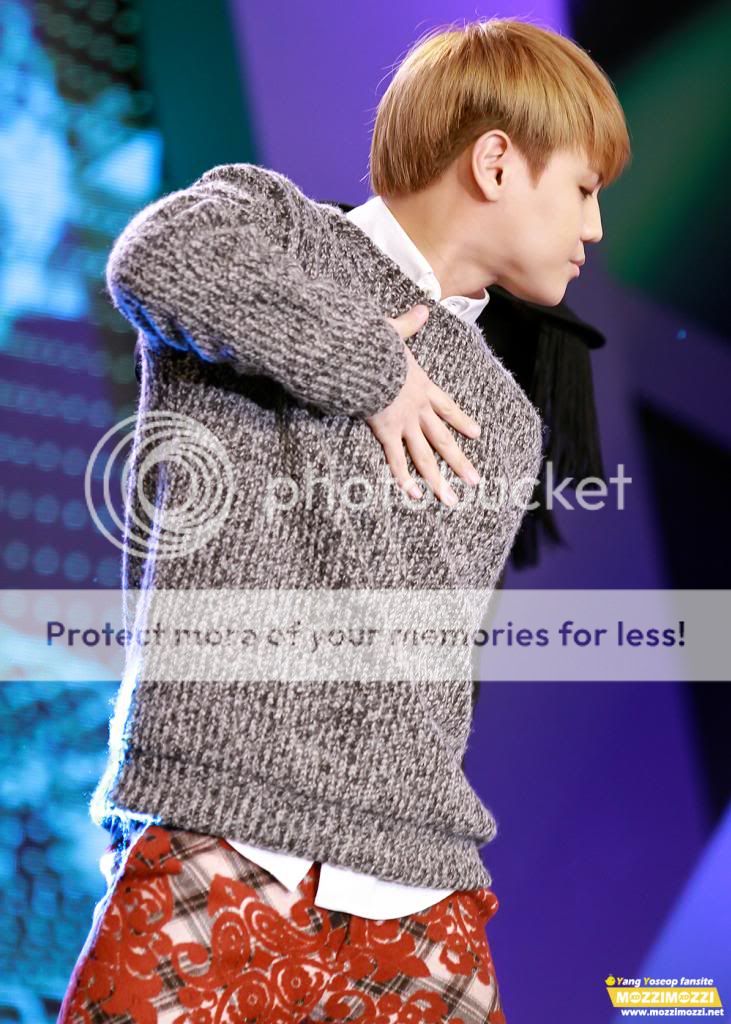 [PICS][03.12.12] Yoseob @ 2012 Korea K-League Awards 121203EC9A94EC84AD16