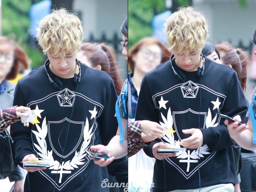 [PICS] [28.09.12] Kikwang @ Outside KBS Win Win Tumblr_mb3dptRArP1r8h1ifo1_500