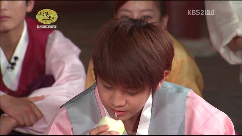 [CAPS] [01.10.12] Yoseob @ Idol Crown Prince Tumblr_mb7ltgEWD31rzzv3ro2_500