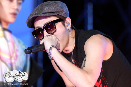 [PICS] [04.10.12] Junhyung @  Mnet Thailand Tumblr_mbefzkbktF1qzjehuo1_500