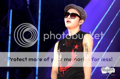 [PICS] [04.10.12] Junhyung @  Mnet Thailand Tumblr_mberawVG4Z1qzjehuo1_500