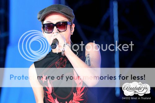 [PICS] [04.10.12] Junhyung @  Mnet Thailand Tumblr_mberglwWgr1qzjehuo1_500