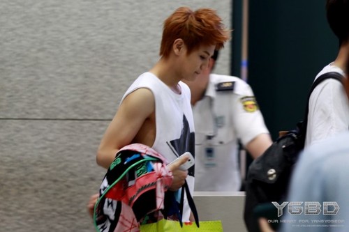 [PICS] [02.08.12] Yoseob @ Incheon Airport Departure Tumblr_md8bm1FXa91rjy0kxo1_500