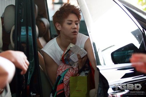 [PICS] [02.08.12] Yoseob @ Incheon Airport Departure Tumblr_md8cpptdPs1rjy0kxo1_500