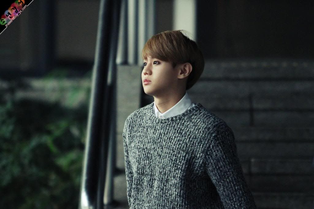 [PICS][03.12.12] Yoseob @ 2012 Korea K-League Awards Tumblr_meift5tY9Q1qg3kauo1_1280