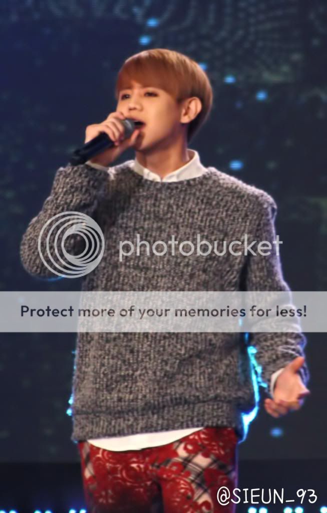 [PICS][03.12.12] Yoseob @ 2012 Korea K-League Awards Tumblr_mejkysvhhp1qg3kauo3_1280