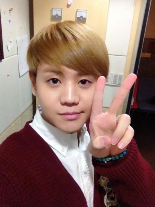 [PICS][06.12.12] Yoseob @ Shimshimtapa Radio Show Tumblr_mema0hZQig1qm9p9do2_500