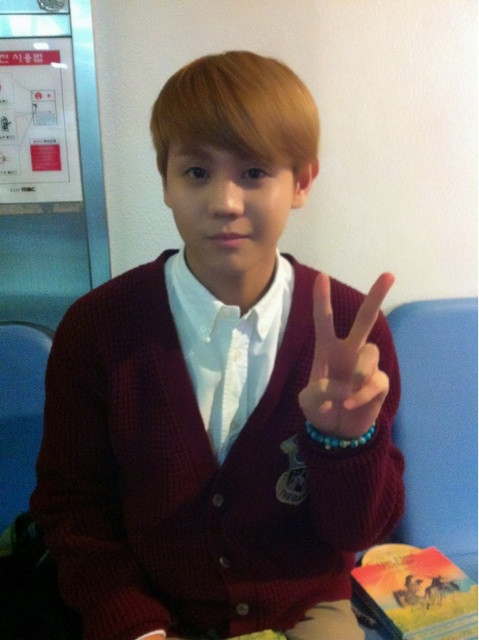 [PICS][06.12.12] Yoseob @ Shimshimtapa Radio Show Tumblr_memb94Gw3m1rq0dcro1_500