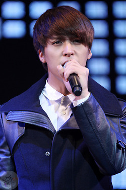 [PICS] [07.12.12] Dongwoon @ SBS New Year’s Eve Concert Tumblr_mep12838QX1ry97tjo2_250