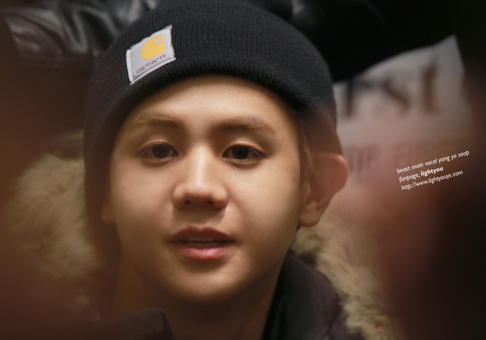 [PICS]08.12.12] Yoseob @ Daegu Hyundai Department Store Fansign Tumblr_mevfgynKas1r8h1ifo1_1280