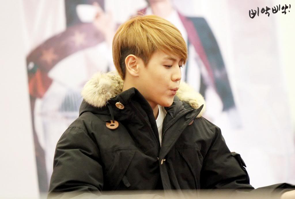 [PICS+VIDS][08.12.12] Yoseob @ Busan Lotte Department Store Fansign Tumblr_mevfjrQXPb1r8h1ifo1_1280