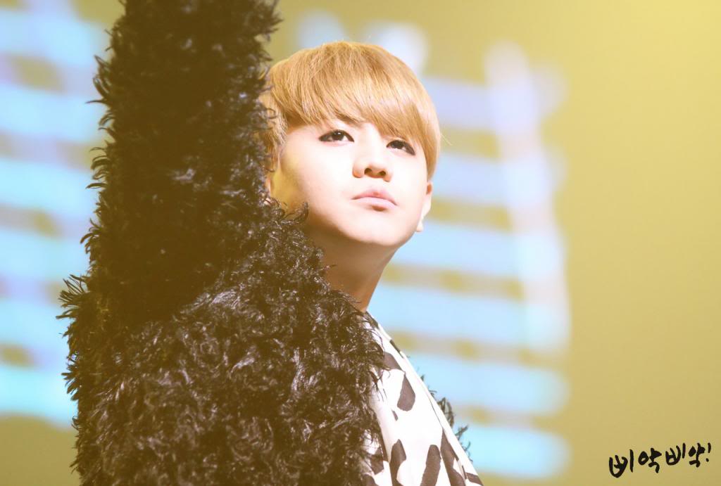 [PICS] [15.12.12] Yoseob @ Love Sharing Concert Tumblr_mf4ouyFOD51r8h1ifo1_1280_zps936783d7