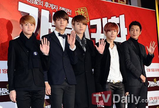 [PICS] [17.12.12] Beast @ Marrying The Mafia 5 VIP Screening  Tumblr_mf6g9i2GMr1rn86lwo2_1280_zpsd73ee58d