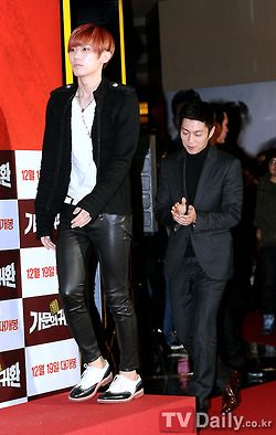 [PICS] [17.12.12] Beast @ Marrying The Mafia 5 VIP Screening  Tumblr_mf6gglwoBu1rn86lwo3_250_zps10c80d6f