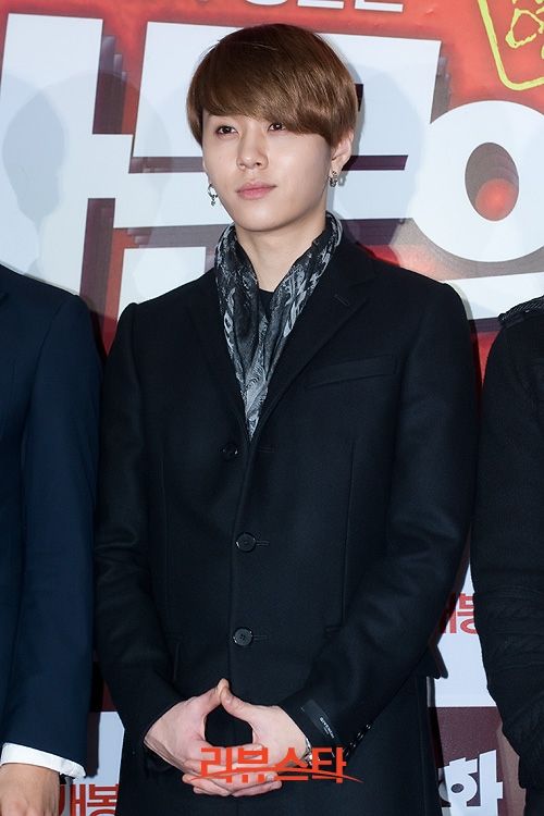 [PICS] [17.12.12] Beast @ Marrying The Mafia 5 VIP Screening  Tumblr_mf6gglwoBu1rn86lwo5_500_zpsa70bfd44