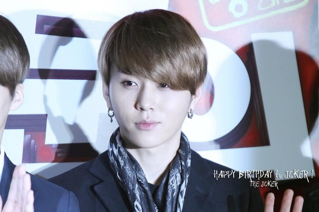 [PICS] [17.12.12] Junhyung @ Marrying The Mafia 5 VIP Screening   Tumblr_mf93jy5xFi1rcgjgwo1_1280_zpsfae677f7