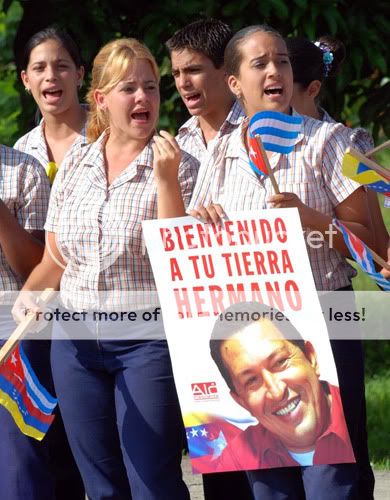 Recibe el Comandante en Jefe al Presidente Chávez Cuba6