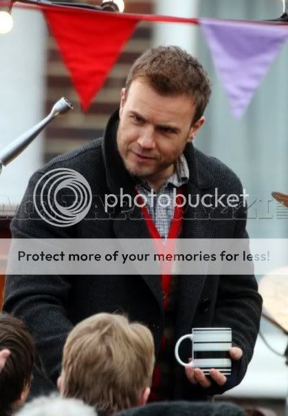 Baby Joy For Gary Barlow - Mr Paparazzi - 15.01.09 (Contains Up All Night pictures!!) N597036138_1363515_966