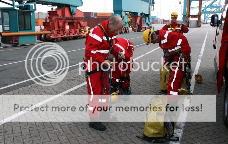 Oefening ambulancedienst Antwerpen-haven en RED-TEAM brandweer Noordzeeterminal Kaai 913 + Veel foto's IMG_6081