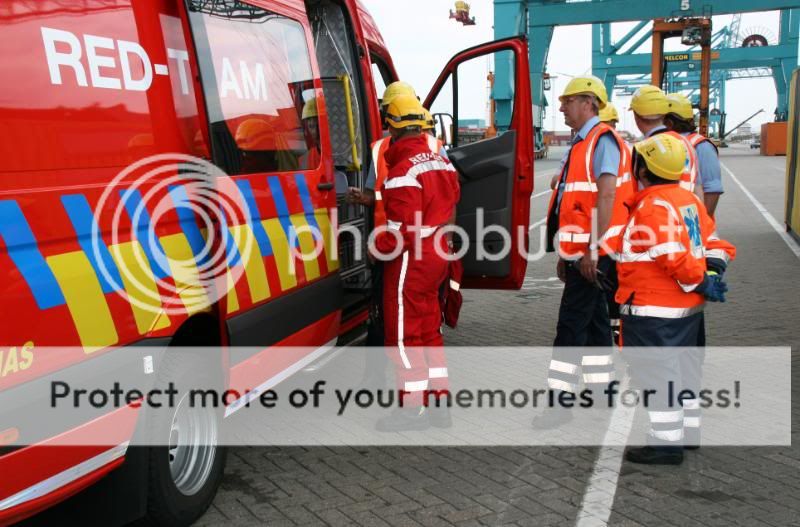 Oefening ambulancedienst Antwerpen-haven en RED-TEAM brandweer Noordzeeterminal Kaai 913 + Veel foto's IMG_6138