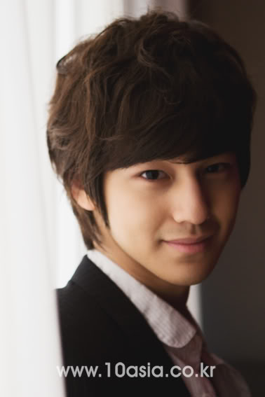 Ảnh mới của Kim Bum trên 10asia 20090722070455_002002