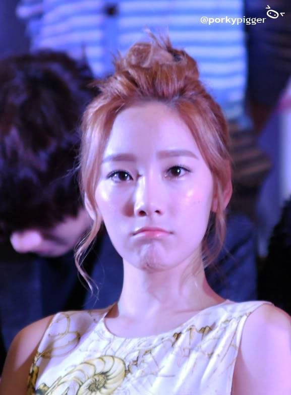 [PIC][05.04.12] LINK DOWN Hình ảnh + videos Taeyeon và Tiffany sang Thái làm MC show Korean Music Wave 554976227