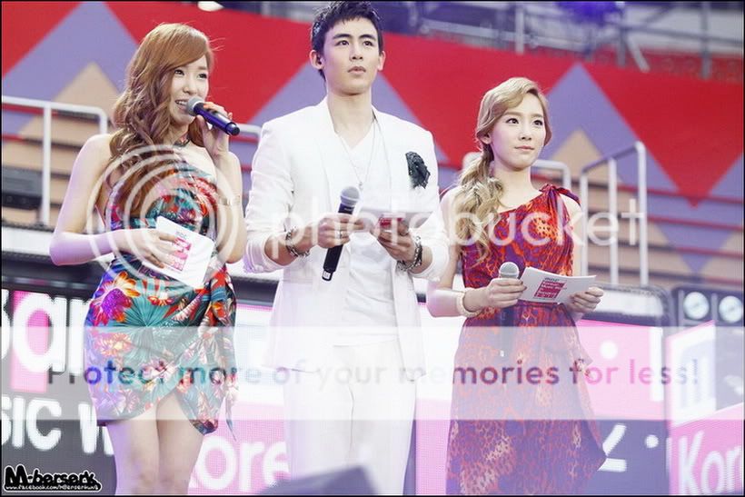 [PIC][05.04.12] LINK DOWN Hình ảnh + videos Taeyeon và Tiffany sang Thái làm MC show Korean Music Wave C995d143ad4bd113f3e6ef925aafa40f4bfb0562